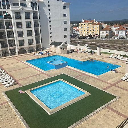Beachfront 3Bdr Apt On Marginal Boulevard São Martinho do Porto Eksteriør billede
