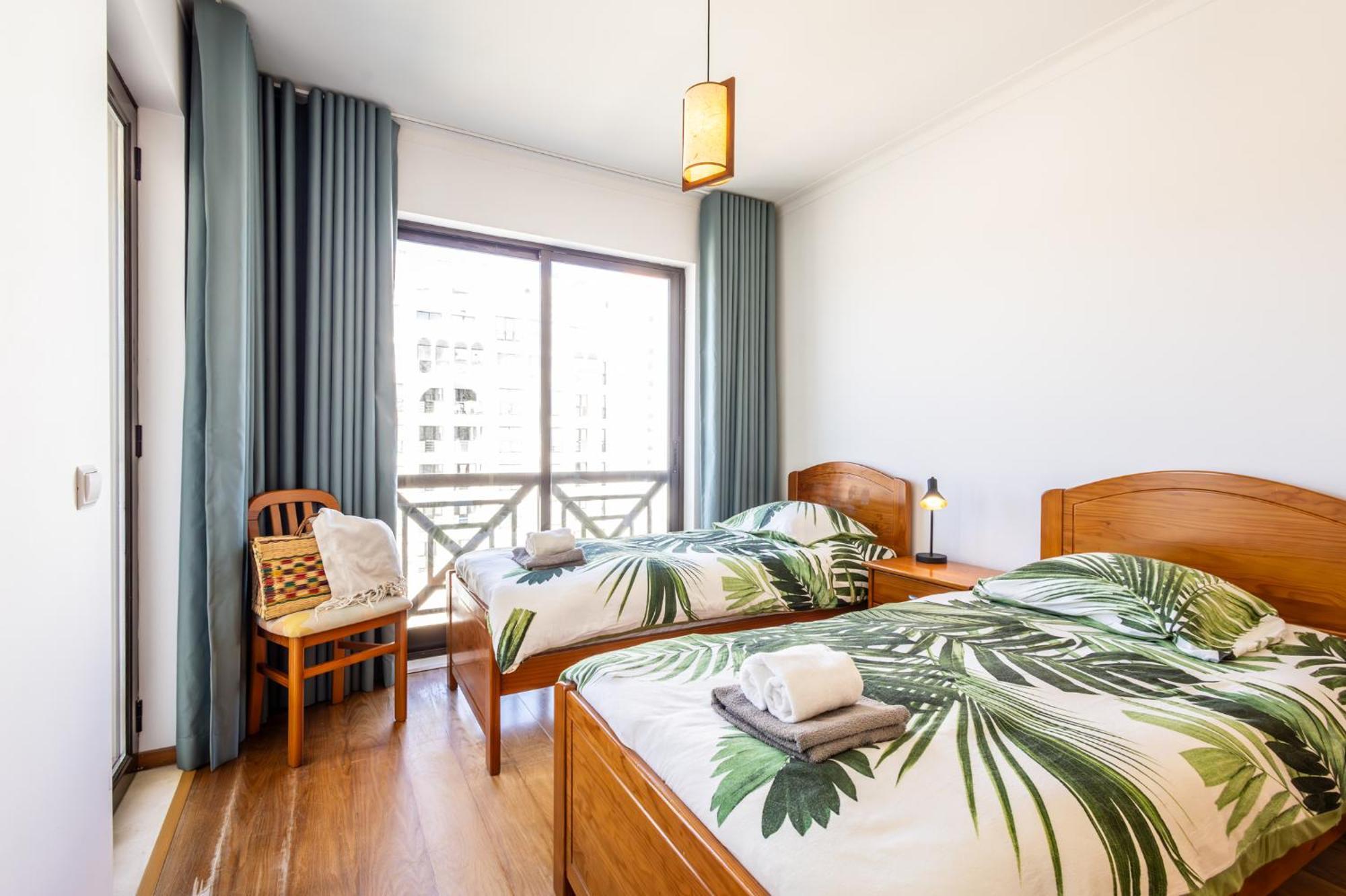 Beachfront 3Bdr Apt On Marginal Boulevard São Martinho do Porto Eksteriør billede