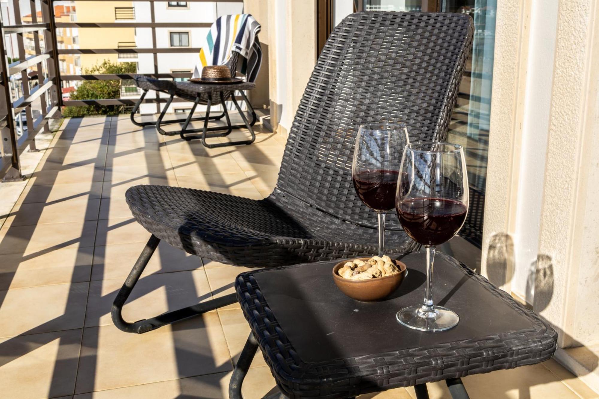Beachfront 3Bdr Apt On Marginal Boulevard São Martinho do Porto Eksteriør billede