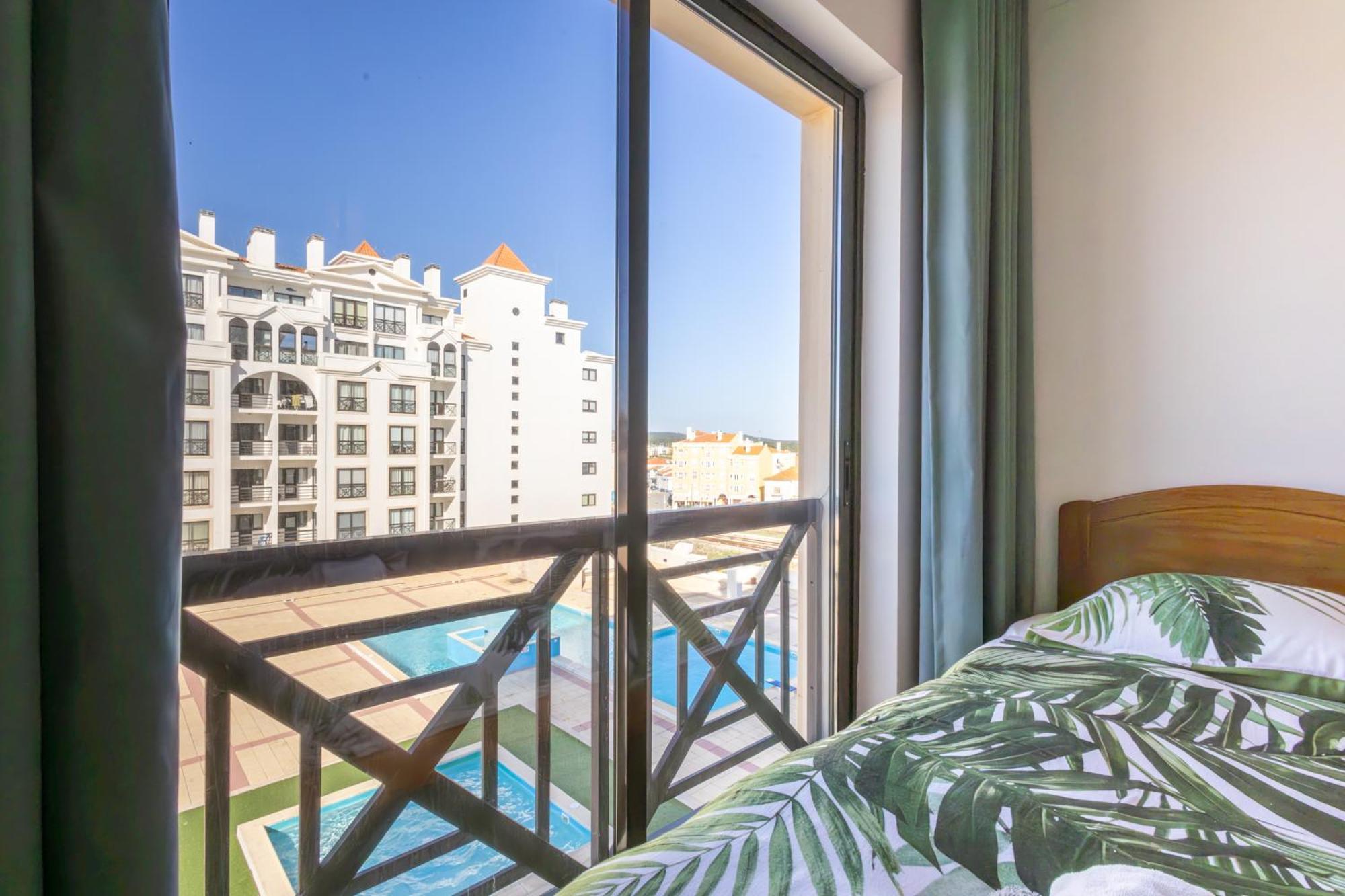 Beachfront 3Bdr Apt On Marginal Boulevard São Martinho do Porto Eksteriør billede