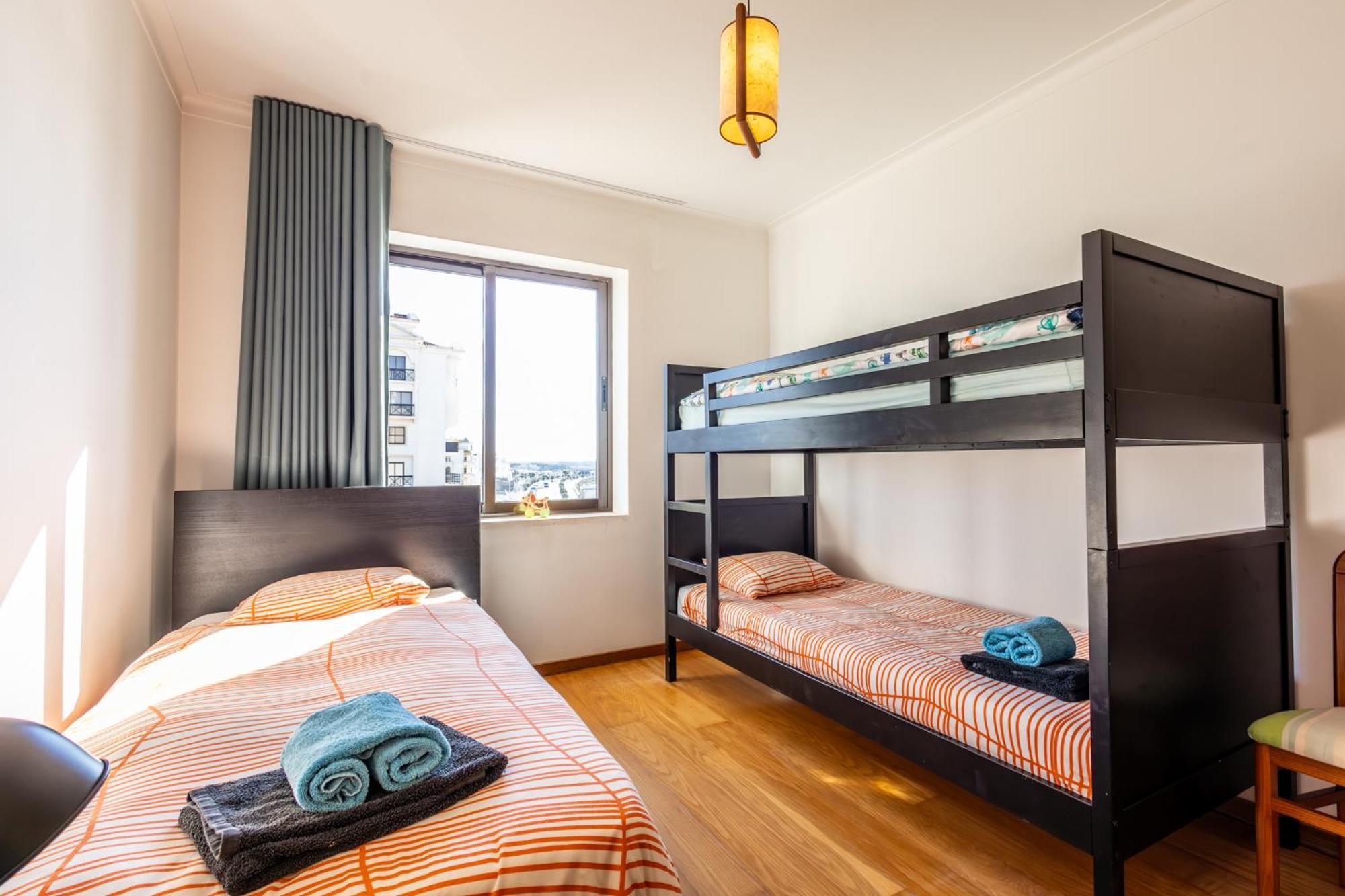 Beachfront 3Bdr Apt On Marginal Boulevard São Martinho do Porto Eksteriør billede