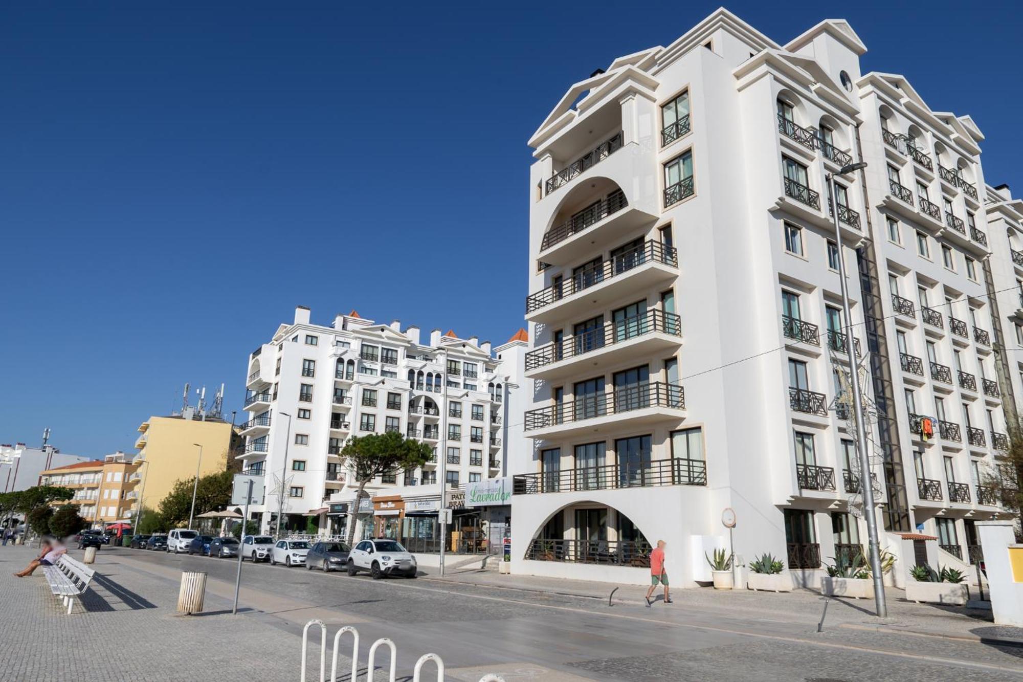 Beachfront 3Bdr Apt On Marginal Boulevard São Martinho do Porto Eksteriør billede